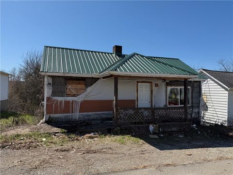 Photo of 1348 Paradise Ave, Belle Vernon, PA 15012 (MLS # 1745183)