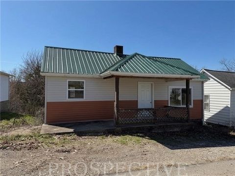 Homes For Sale - 1348 Paradise Ave Ave<br/> Fayette County, Washington, PA 15012