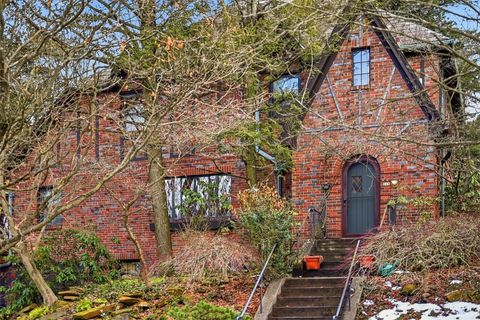 Photo of 265 Morrison Dr, Pittsburgh, PA 15216 (MLS # 1740340)