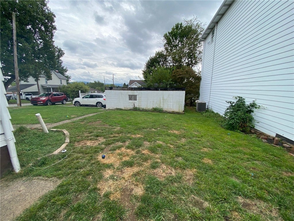 915 Main St