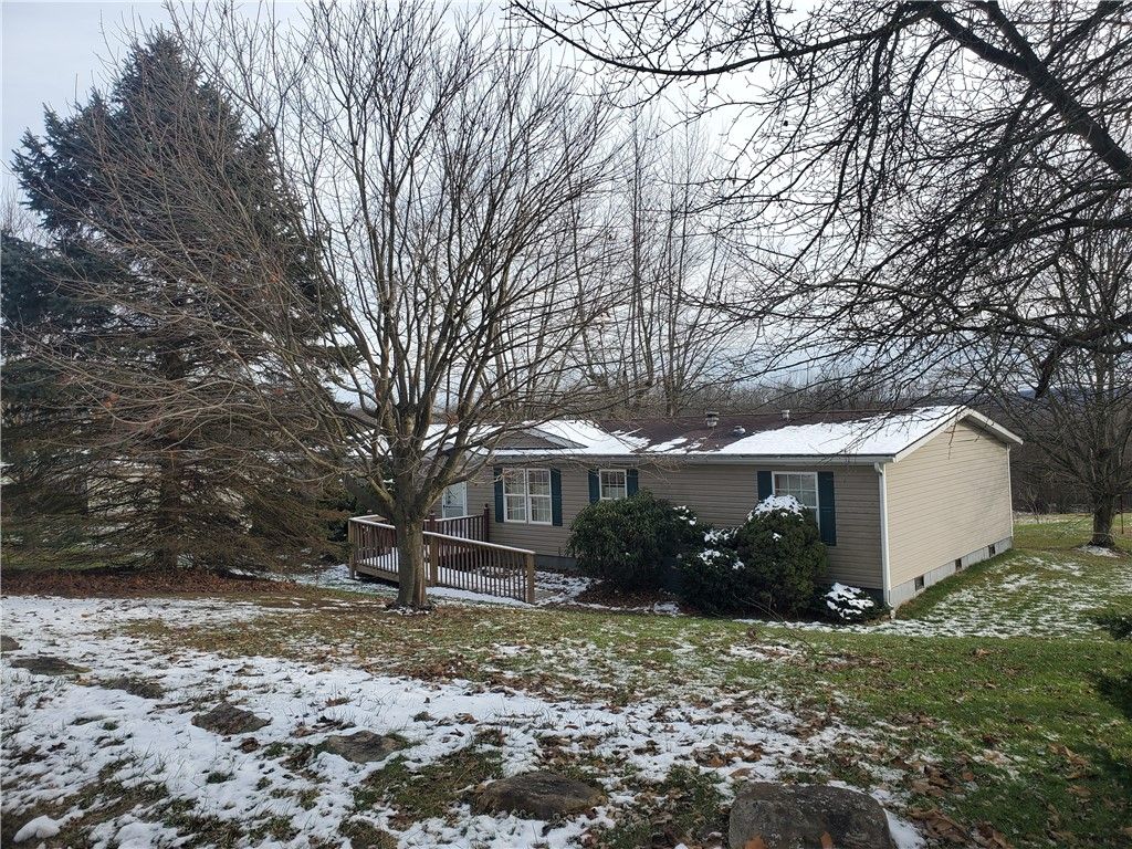 Photo of 1102 Ross Ave, Ford City, PA 16226 (MLS # 1733341)