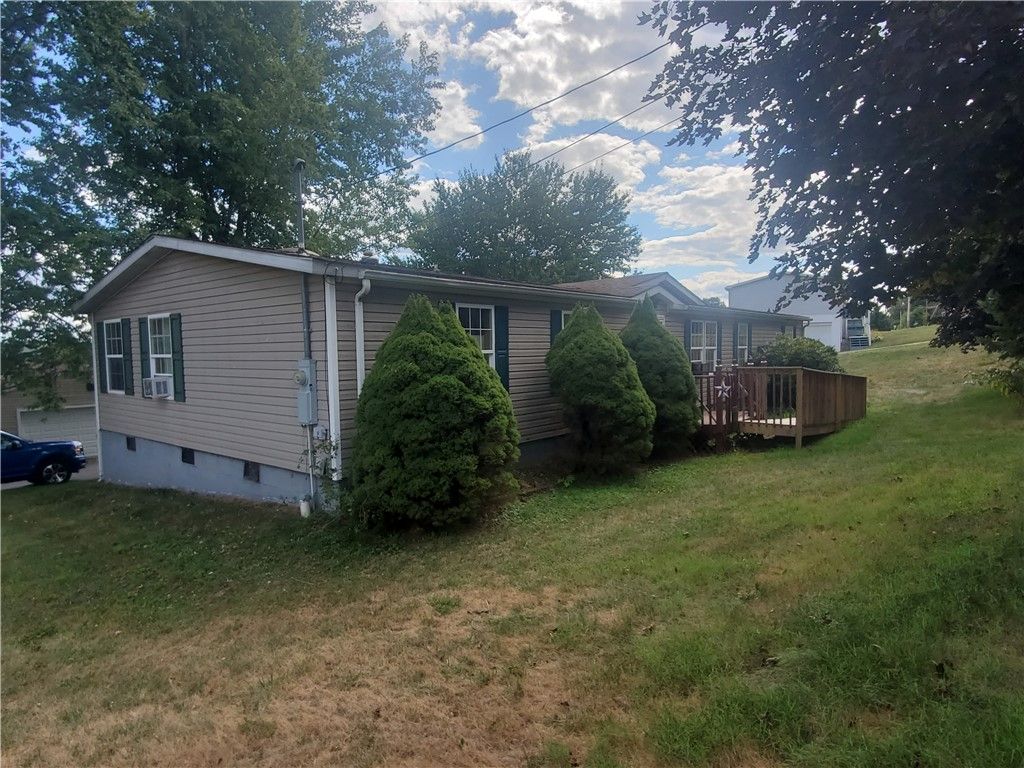 Photo of 1102 Ross Ave, Ford City, PA 16226 (MLS # 1733341)
