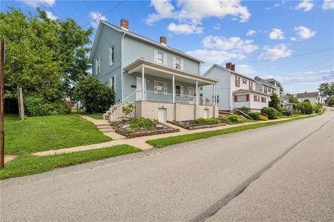 Photo of 832-834 Washington St. St, Mt. Pleasant, PA 15666 (MLS # 1743801)