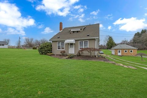 Photo of 1196 Mercer Rd, Ellwood City, PA 16117 (MLS # 1732160)