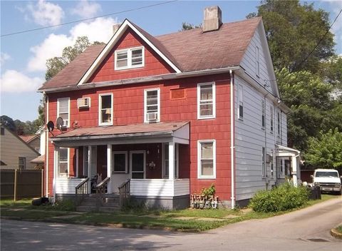 Photo of 219 Chestnut St #B, Kittanning Boro, PA 16201 (MLS # 1724340)