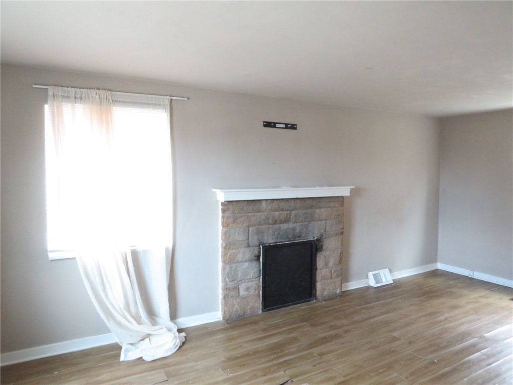 2114 Lindsay Rd