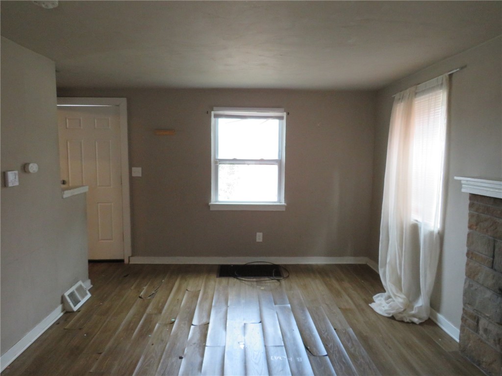 2114 Lindsay Rd