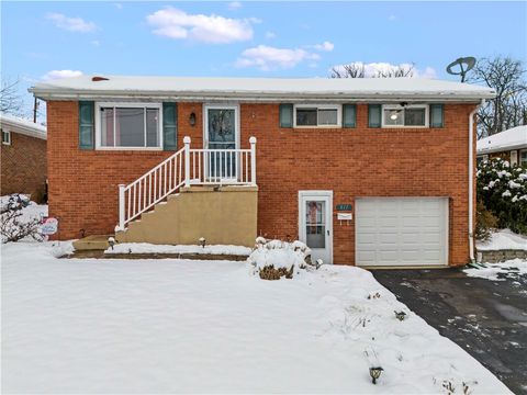 Photo of 817 Gladden Rd, Canonsburg, PA 15317 (MLS # 1733792)