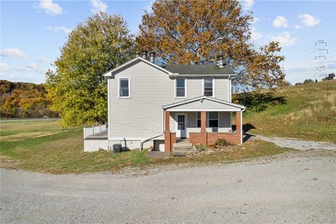 Photo of 797 Carlton Dr, Bentleyville, PA 15314 (MLS # 1724584)