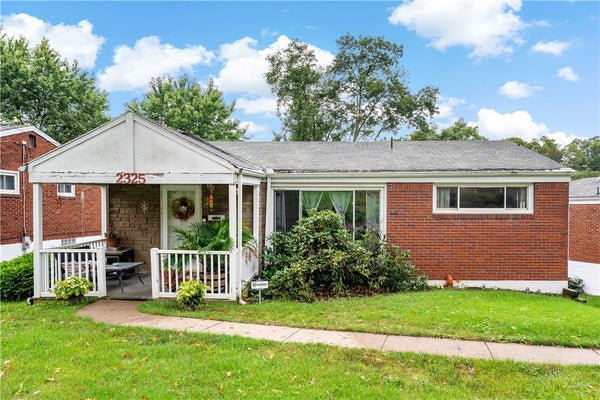 2325 CRESTVIEW RD, PITTSBURGH, PA 15216 - Image 9d17ff0da61d356cf7e65e87309ffd7f/691726012