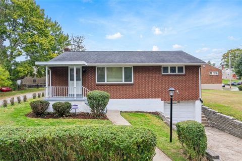 Photo of 507 Grandview Ave, Carnegie, PA 15106 (MLS # 1725742)