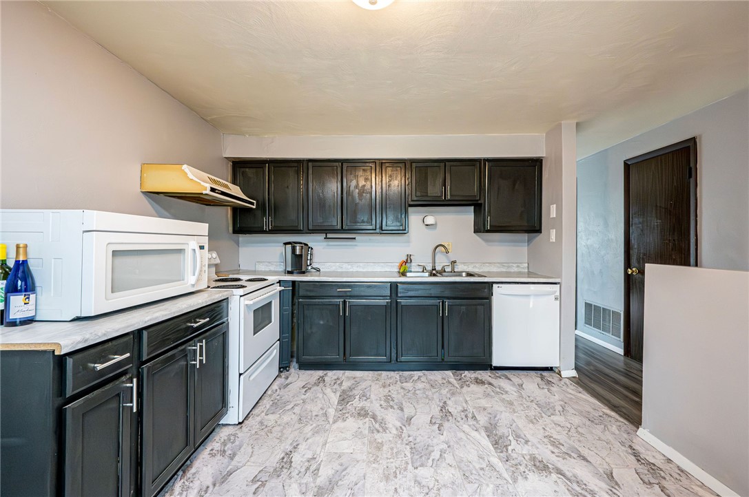 Hempfield Twp - Wml, Pennsylvania 15601, United States, 3 Bedrooms Bedrooms, ,2 BathroomsBathrooms,Residential,Pending,100802