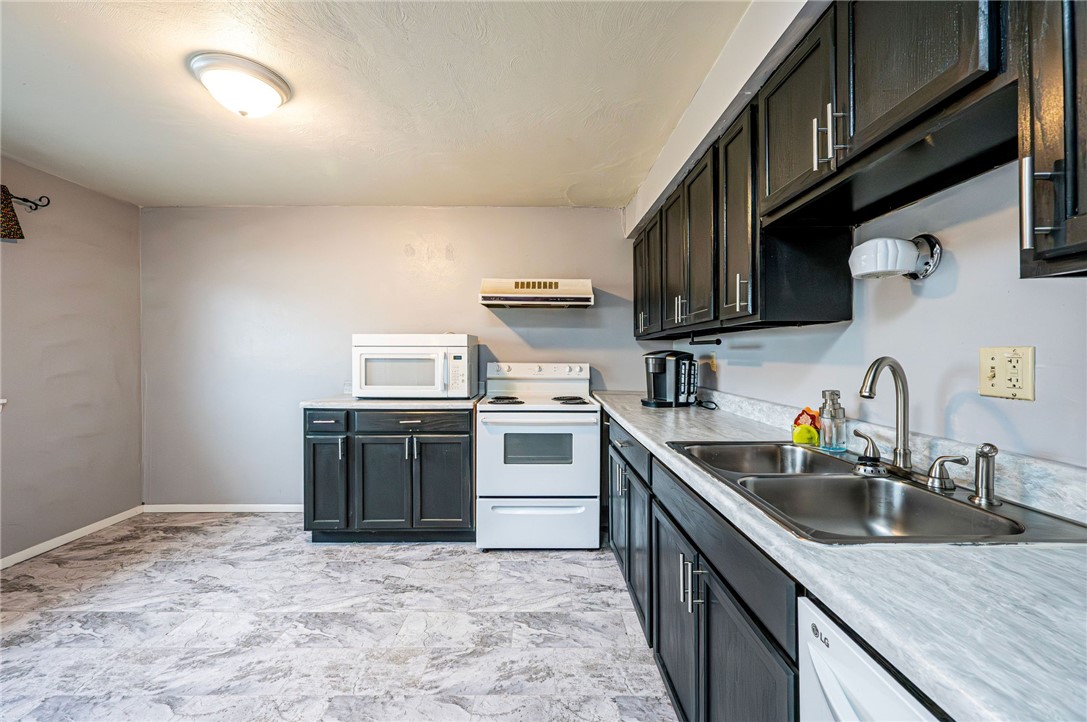 Hempfield Twp - Wml, Pennsylvania 15601, United States, 3 Bedrooms Bedrooms, ,2 BathroomsBathrooms,Residential,Pending,100802