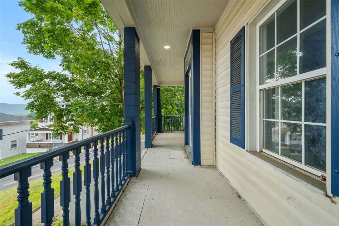 Coraopolis, Pennsylvania 15108, United States, 3 Bedrooms Bedrooms, ,2 BathroomsBathrooms,Residential,Active,194588