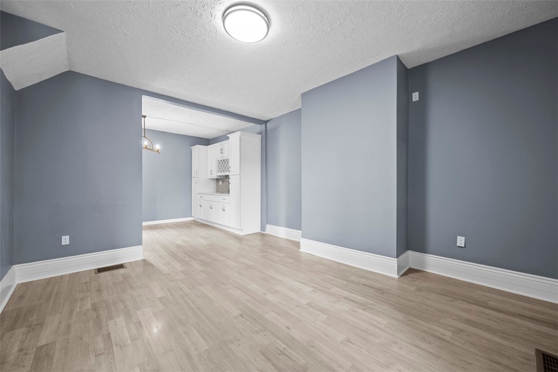 Coraopolis, Pennsylvania 15108, United States, 3 Bedrooms Bedrooms, ,2 BathroomsBathrooms,Residential,Active,194588