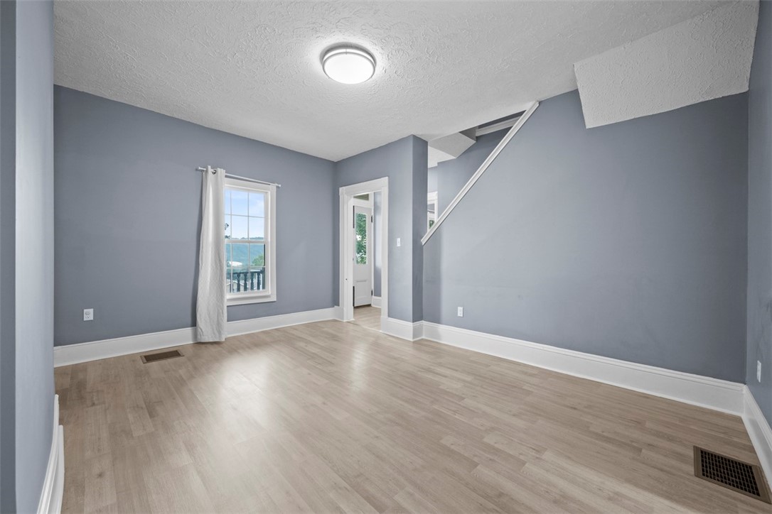 Coraopolis, Pennsylvania 15108, United States, 3 Bedrooms Bedrooms, ,2 BathroomsBathrooms,Residential,Active,194588