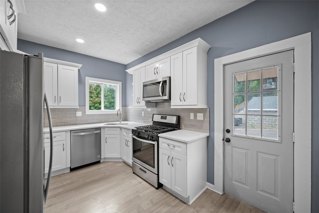 Coraopolis, Pennsylvania 15108, United States, 3 Bedrooms Bedrooms, ,2 BathroomsBathrooms,Residential,Active,194588