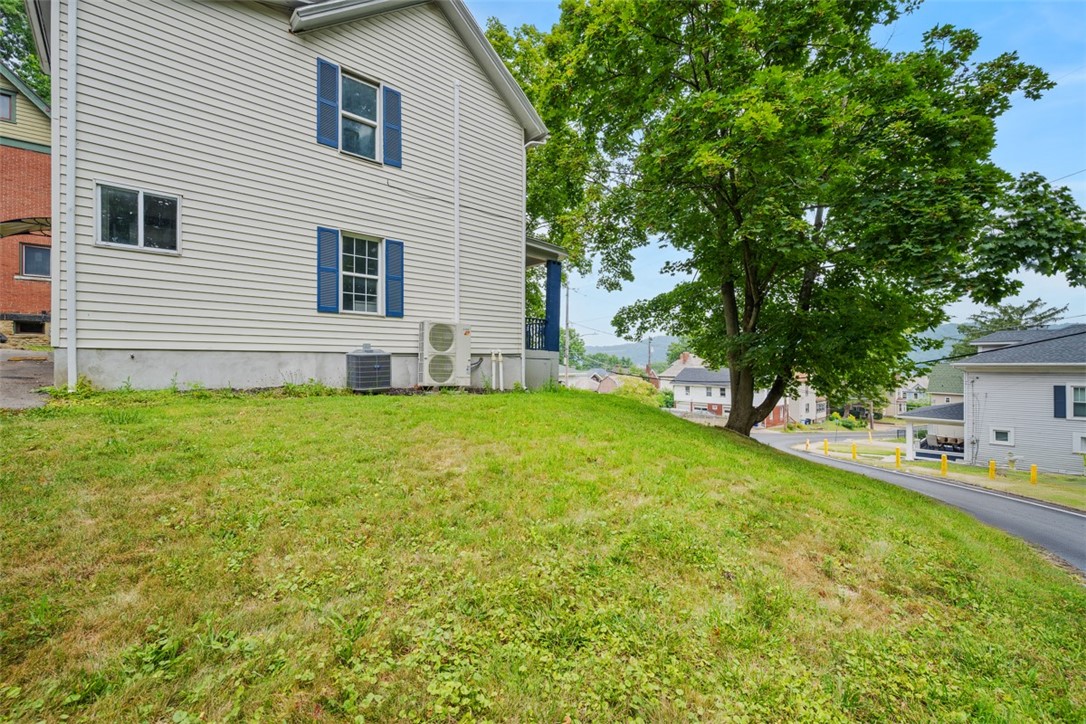 Coraopolis, Pennsylvania 15108, United States, 3 Bedrooms Bedrooms, ,2 BathroomsBathrooms,Residential,Active,194588