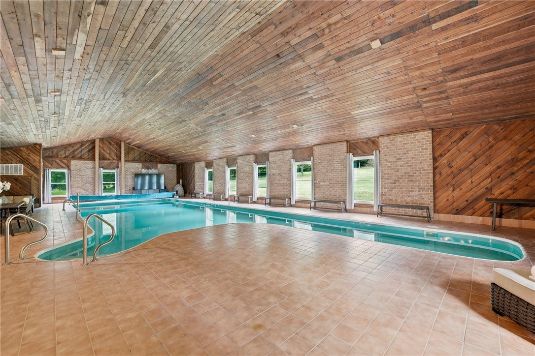 2584 Hillsville Rd
