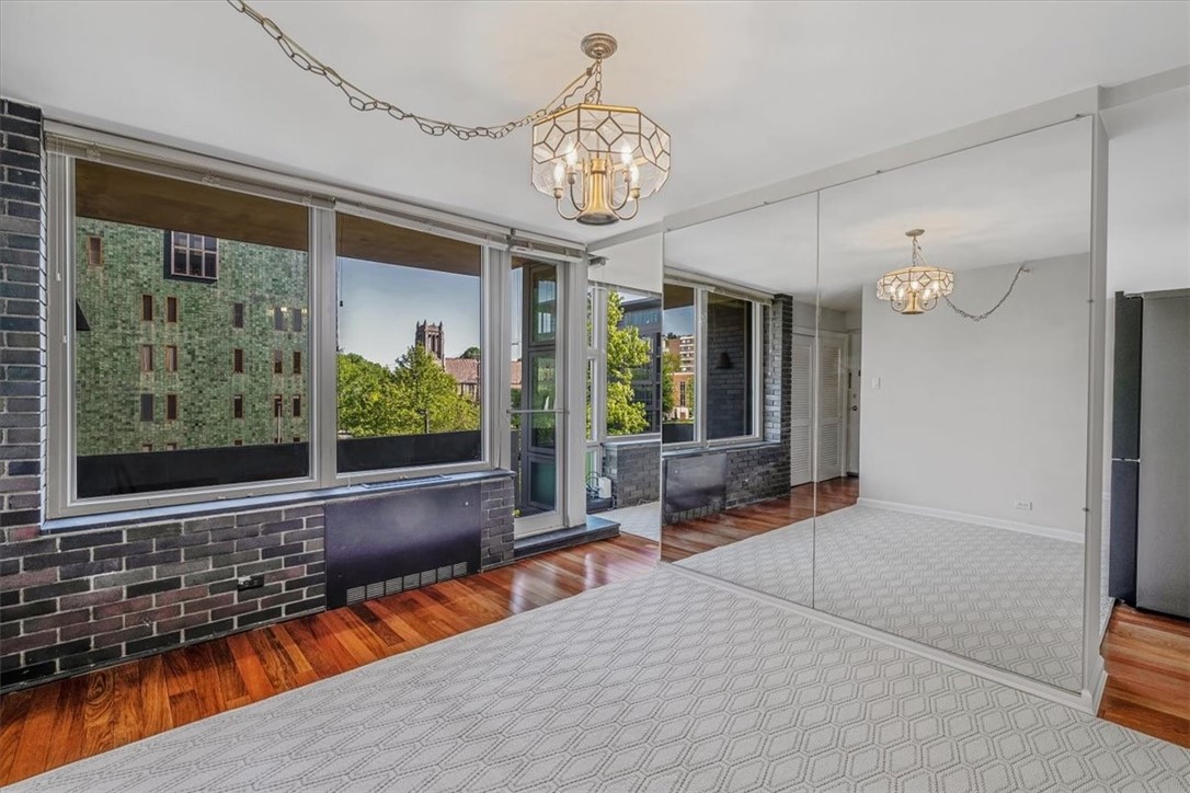 552 N Neville St 31