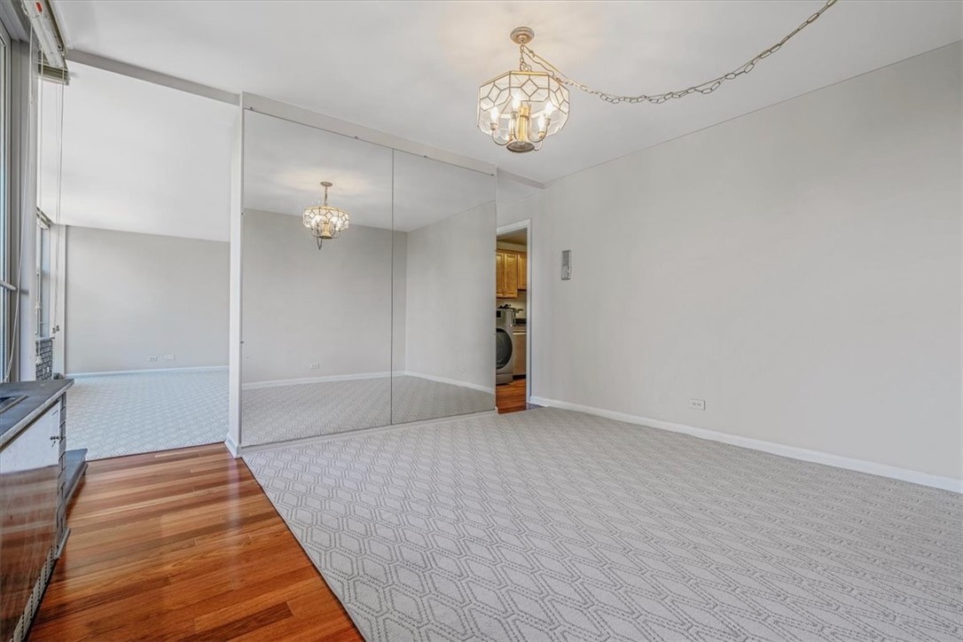 552 N Neville St 31