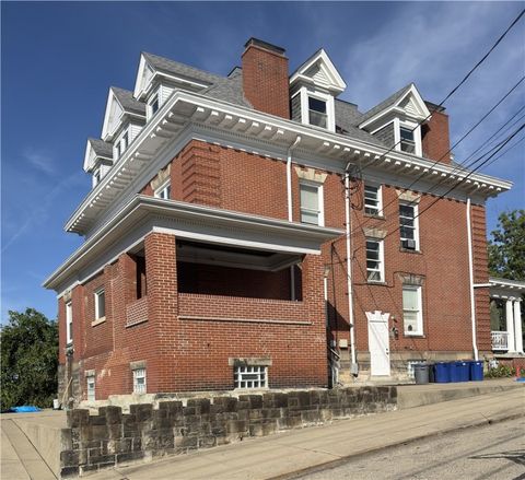Photo of 1500 Amanda St #b-2, Carrick, PA 15210 (MLS # 1724356)