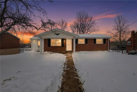 Photo of 210 Seanor Rd, Irwin, PA 15642 (MLS # 1739322)