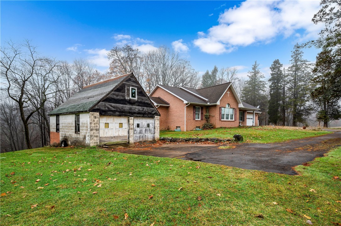 Center Twp, Pennsylvania 16001, United States, 3 Bedrooms Bedrooms, ,3 BathroomsBathrooms,Residential,Active,160894