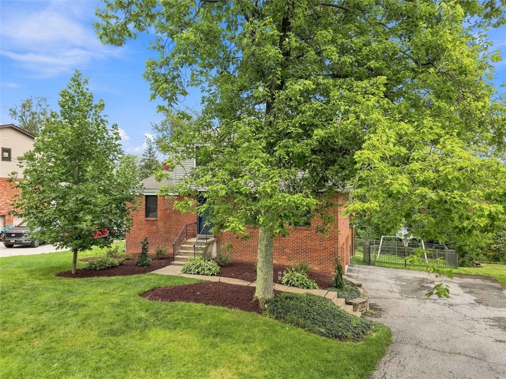 411 Laurel Dr