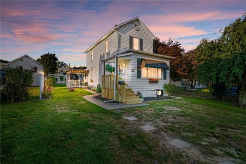 Photo of 418 1st Ave, Ellwood City, PA 16117 (MLS # 1724473)