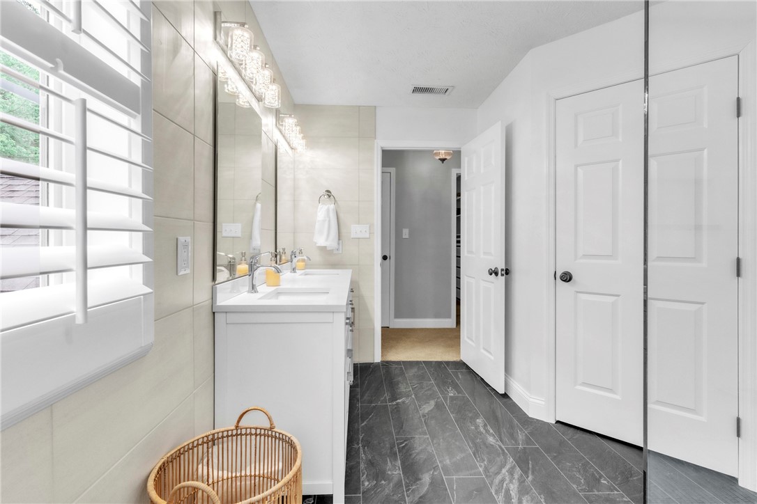 Cranberry Twp, Pennsylvania 16066, United States, 5 Bedrooms Bedrooms, ,5 BathroomsBathrooms,Residential,Active,168857