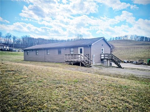 Photo of 544 Green Tree Rd, Kittanning, PA 16201 (MLS # 1743382)