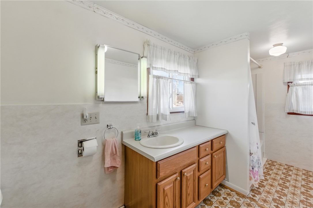 933 W Main St St, Sharpsville, Pennsylvania image 25