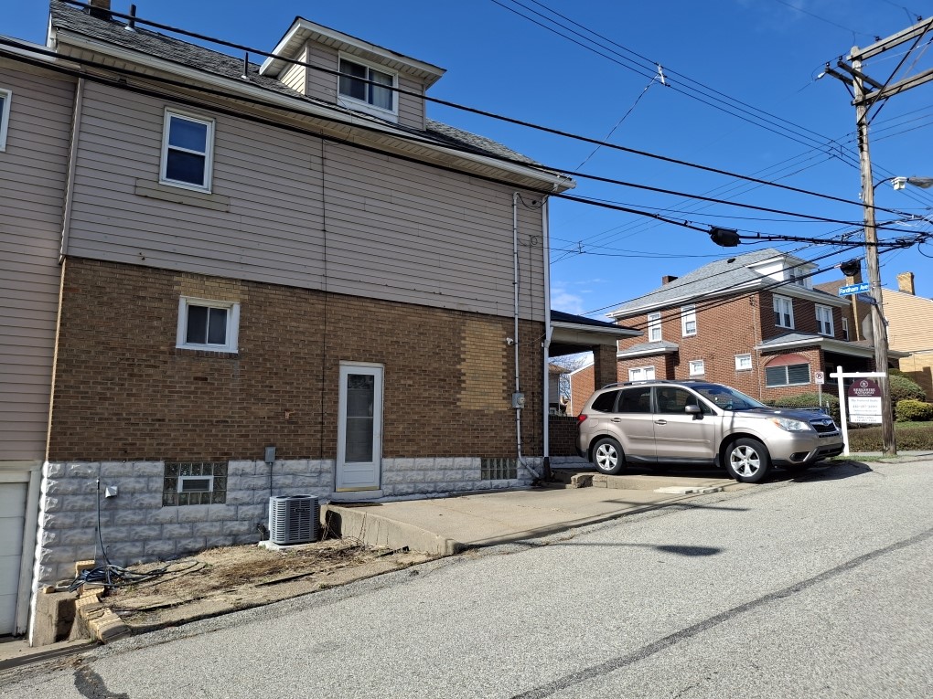 Brookline, Pennsylvania 15226, United States, 4 Bedrooms Bedrooms, ,2 BathroomsBathrooms,Residential,Active,19663