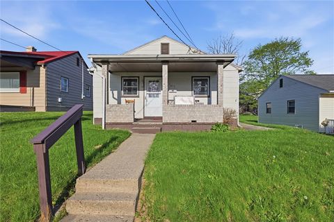 Photo of 1417 Randolph St, New Castle, PA 16101 (MLS # 1749942)