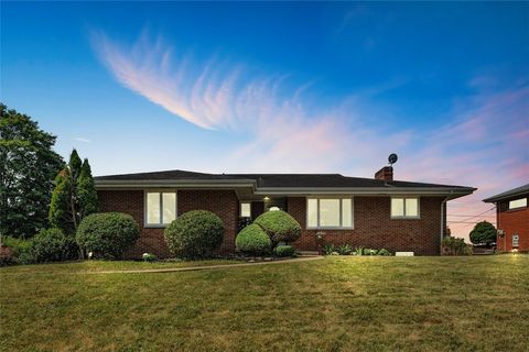 Photo of 4790 Frich Dr, Pittsburgh, PA 15227 (MLS # 1762981)