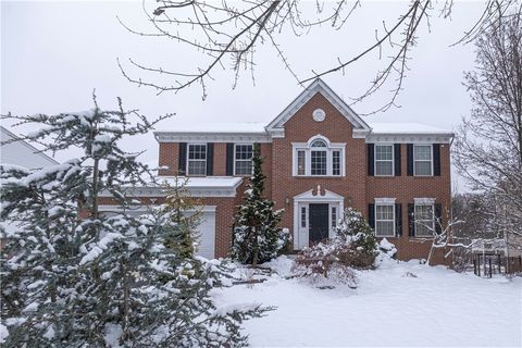 Photo of 8010 Maureen Dr, Cranberry Twp, PA 16066 (MLS # 1732786)