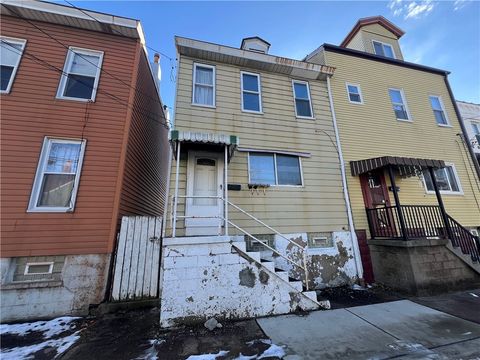 1337 Lowrie St Troy Hill PA 15212