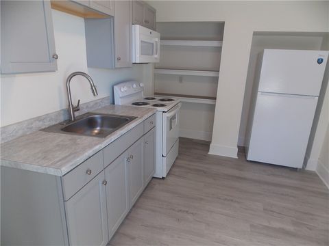 Photo of 727 W Beaver #5, Zelienople Boro, PA 16063 (MLS # 1762211)