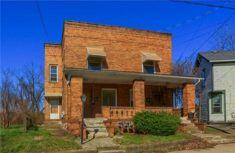 Photo of 514 Pearson St, New Castle, PA 16101 (MLS # 1745276)