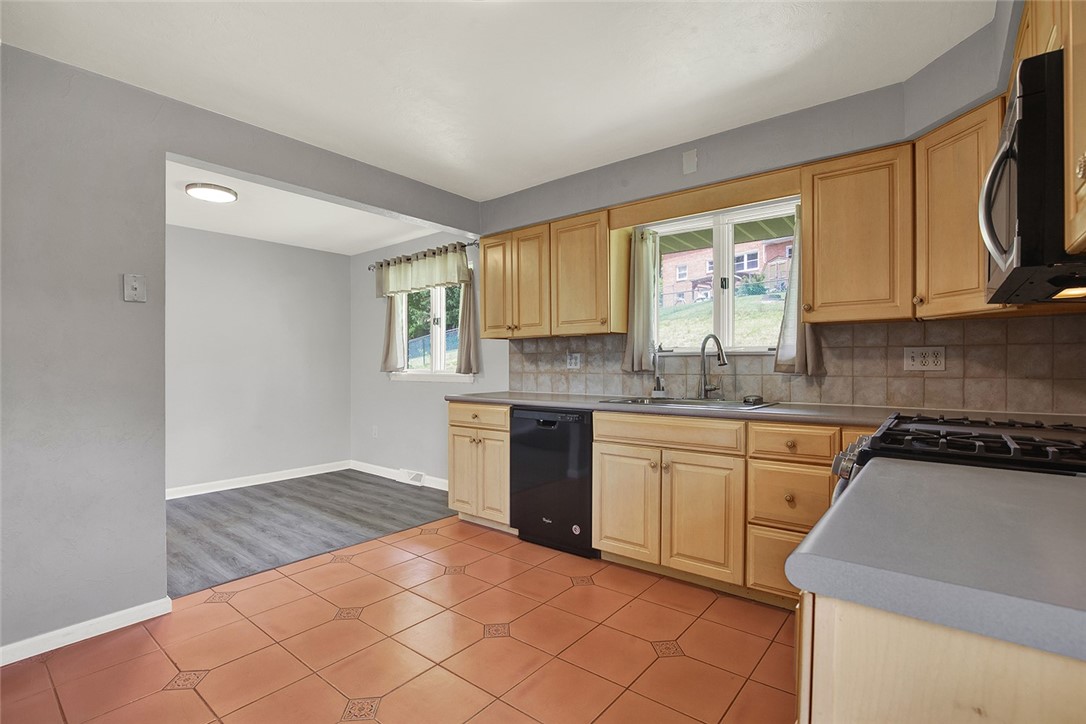 303 Pine Dr, New Stanton, Pennsylvania image 7