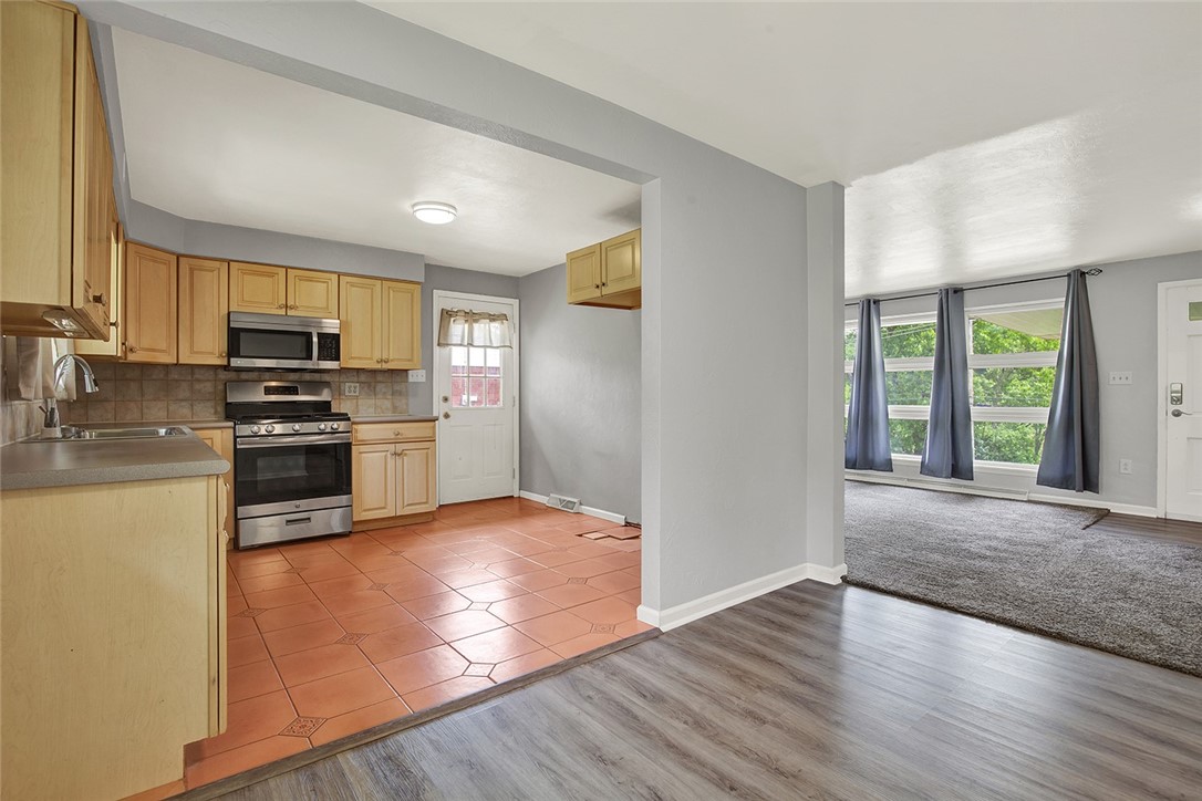 303 Pine Dr, New Stanton, Pennsylvania image 10