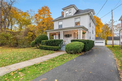 Photo of 1005 Delaware Ave, New Castle, PA 16105 (MLS # 1729781)