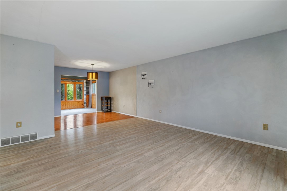 22 Laurel Valley Ct
