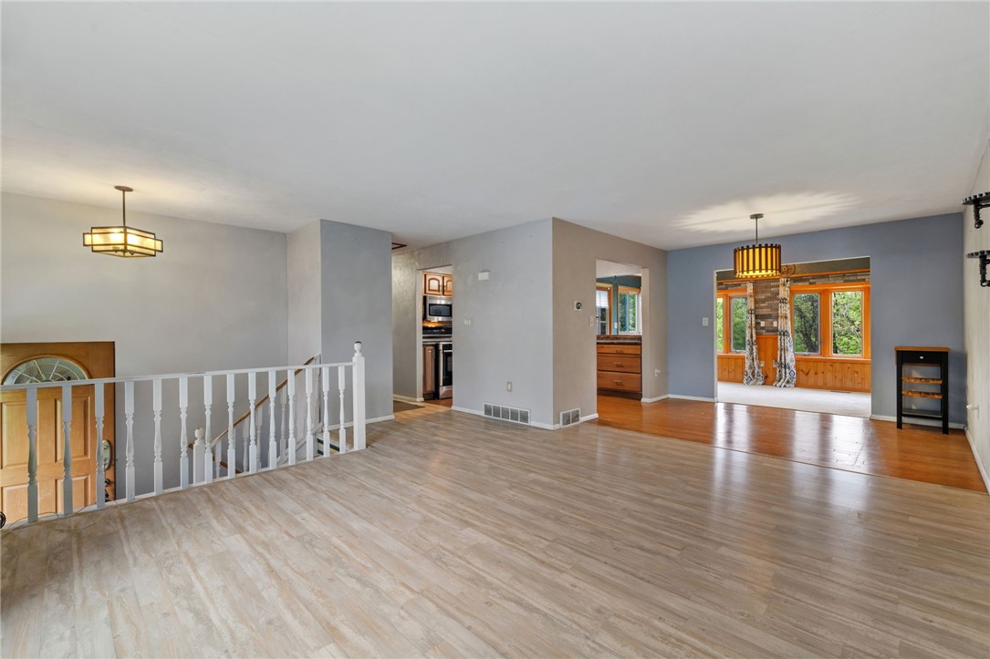 22 Laurel Valley Ct