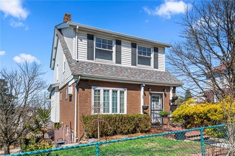 Photo of 590 Vinemont St, Pittsburgh, PA 15205 (MLS # 1745299)