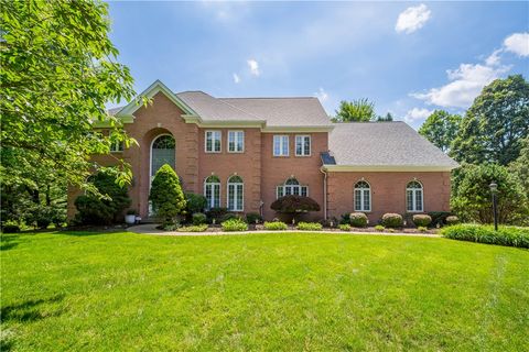 1648 Blackburn Heights Dr Ohio Twp PA 15143