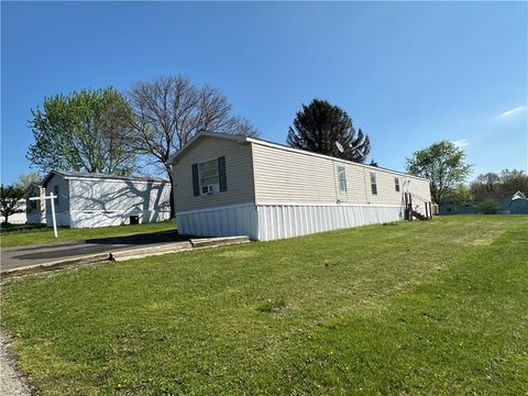 Photo of 137 Brook Ln, Valencia, PA 16059 (MLS # 1749851)