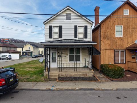 Photo of 135 E 1st Ave, Tarentum, PA 15084 (MLS # 1731753)