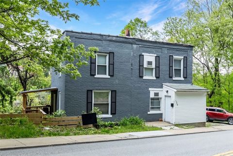 Photo of 1320 Pioneer Ave, Pittsburgh, PA 15226 (MLS # 1762887)